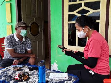 NZMATES Community Engagement Officer mewawancarai sekretaris desa