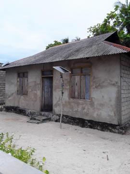 Salah satu rumah juga dengan solar panel