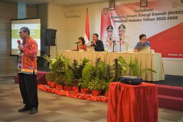 Bapak Abdul Haris sebagai pembicara pertama 