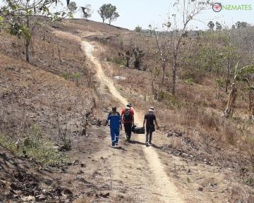 Tim teknis NZMATES membawa peralatan untuk kajian teknis di PLTS Kisar