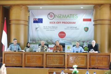 Gubernur Maluku dan Duta Besar Selandia Baru bersama CEO Infratec dan Direktur Mercy Corps Indonesia dalam konferensi pers