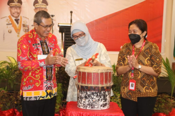 Peresmian oleh ibu dr. Meikyal Pontoh 