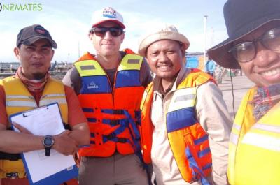 Di pelabuhan Dobo, persiapan sebelum berangkat ke desa Erersin