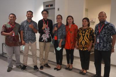 Berfoto sebelum acara dimulai 